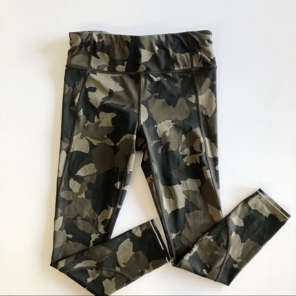 Athleta Camo Size Small 7/8 Cropped